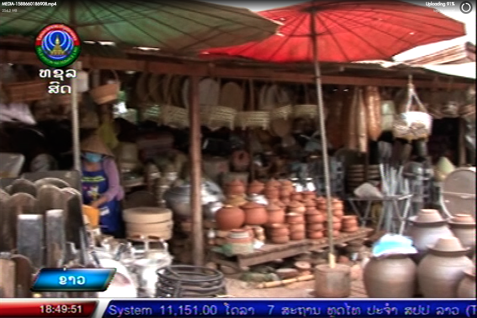ການຄ້າຂາຍເຄື່ອງຫັດຖະກໍາຈັກສານ ຢູ່ຕະຫລາດດົງໜາກຄາຍ