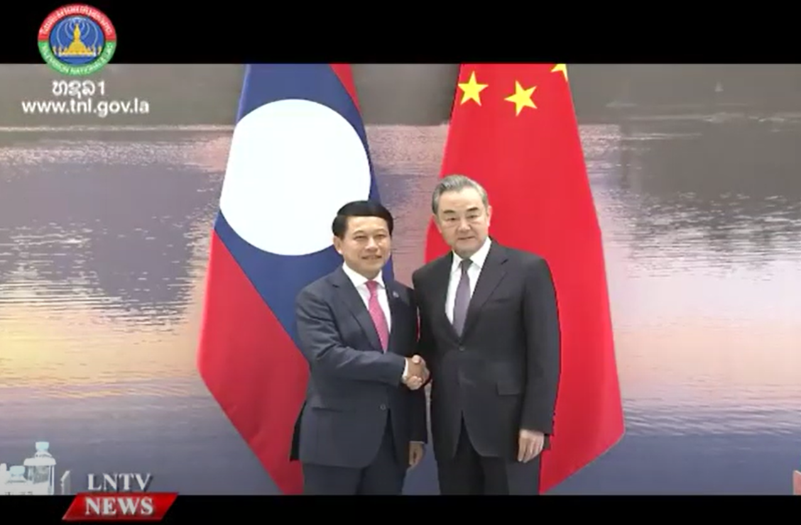 Minister of Foreign Affairs Saleumxay Kommasith and Chinese Foreign Minister Wang Yi held